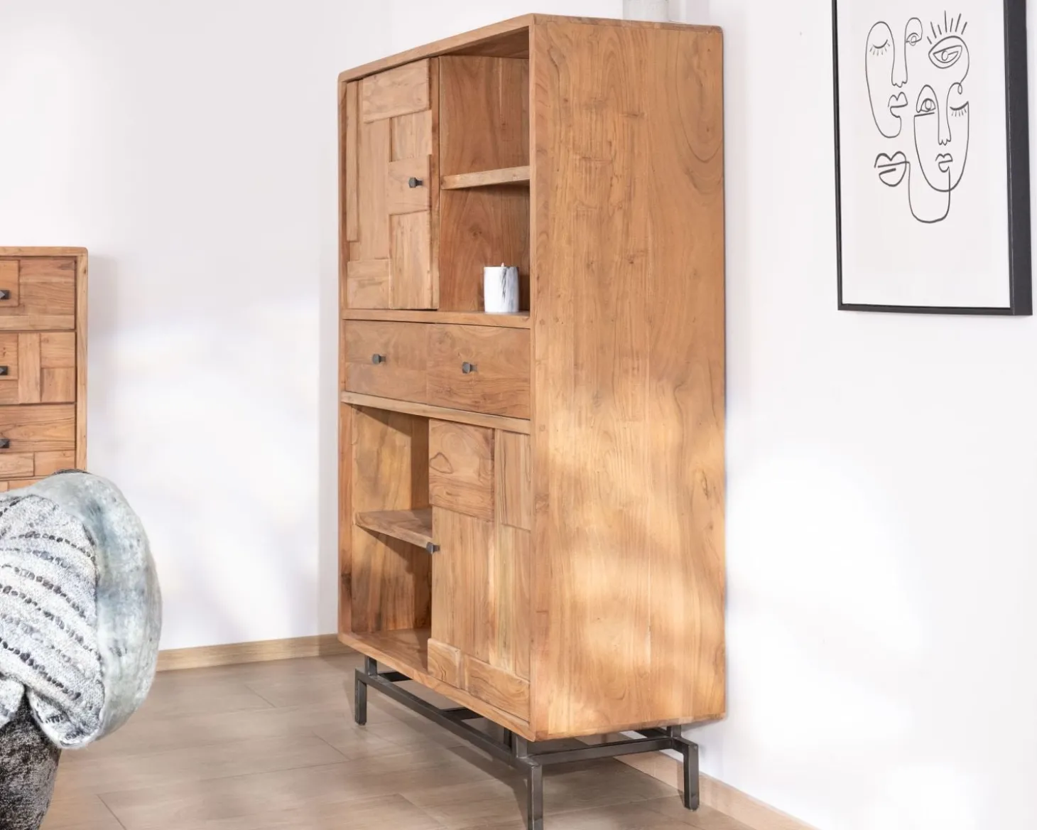 Argentier design rétro en acacia et métal "Puzzle" façades motif empiècement