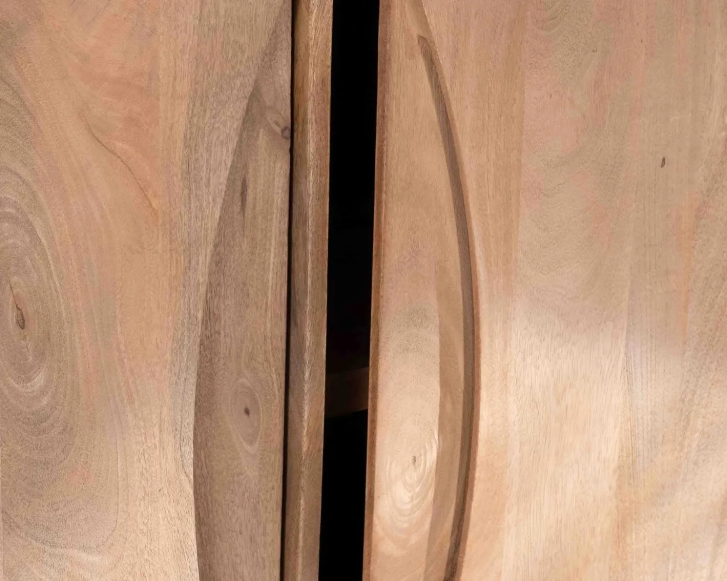 Bahut contemporain en manguier massif 2 portes avec poignées intégrées arc de cercle "Cabure"