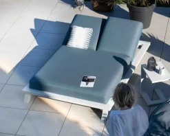 Bain de soleil double en tissu turquoise et aluminium blanc 