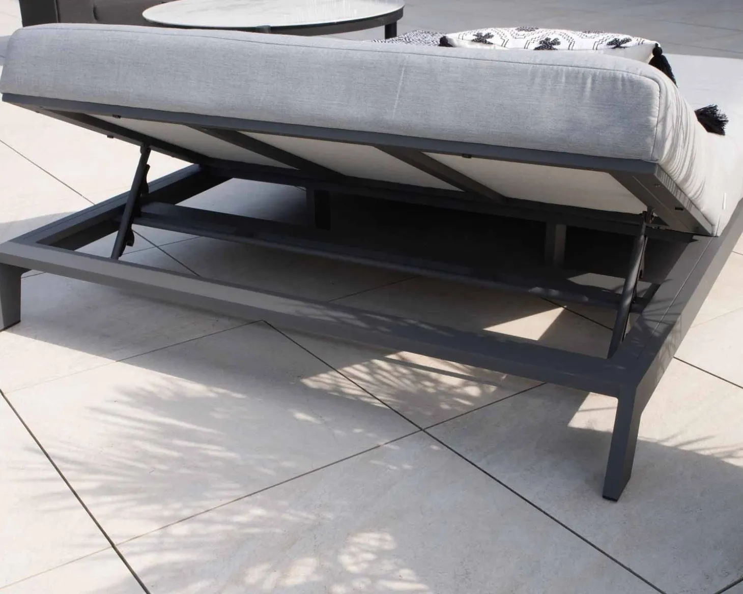 Bain de soleil double moderne et confortable gris clair "Terrasse" structure anthracite