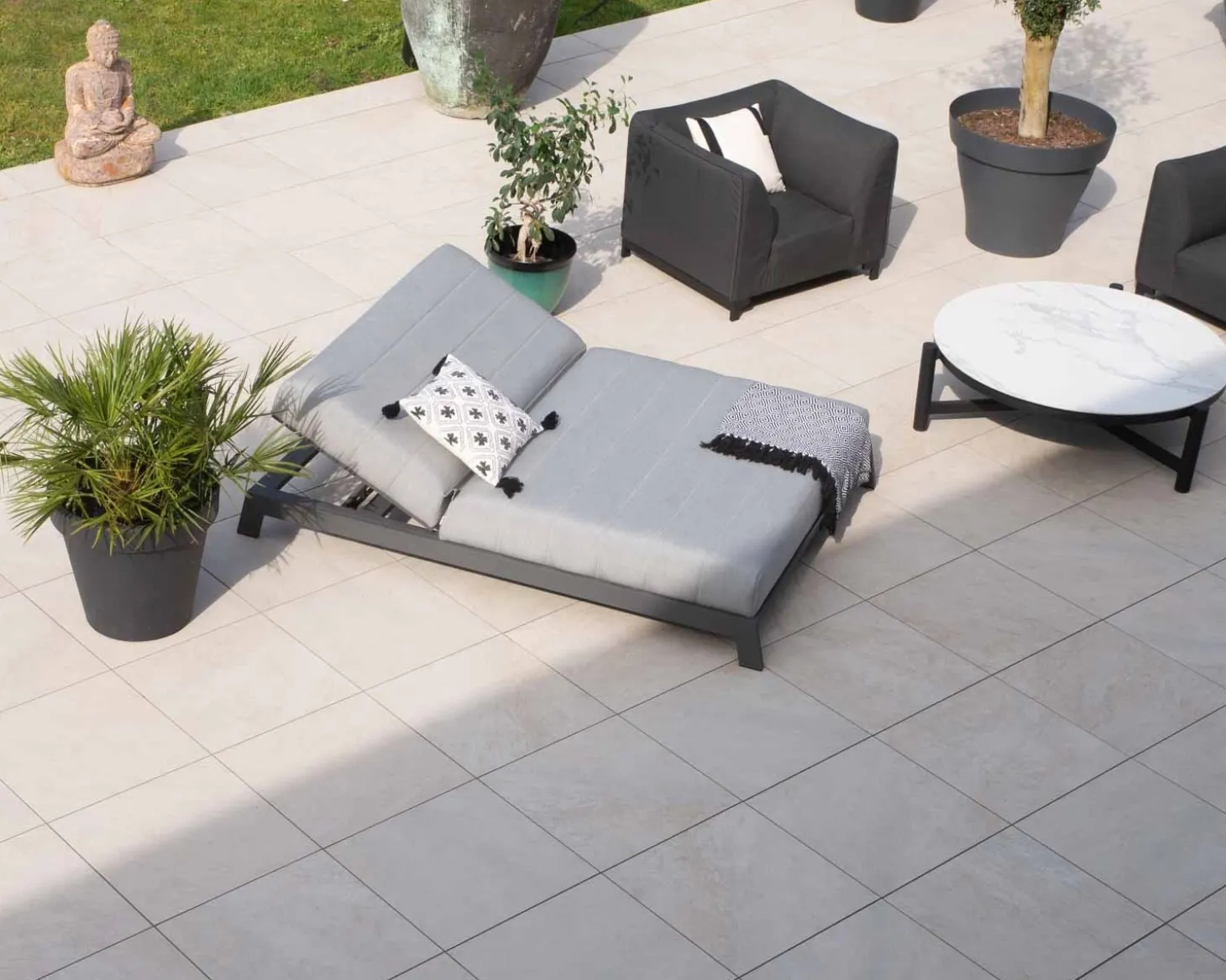 Bain de soleil double moderne et confortable gris clair "Terrasse" structure anthracite