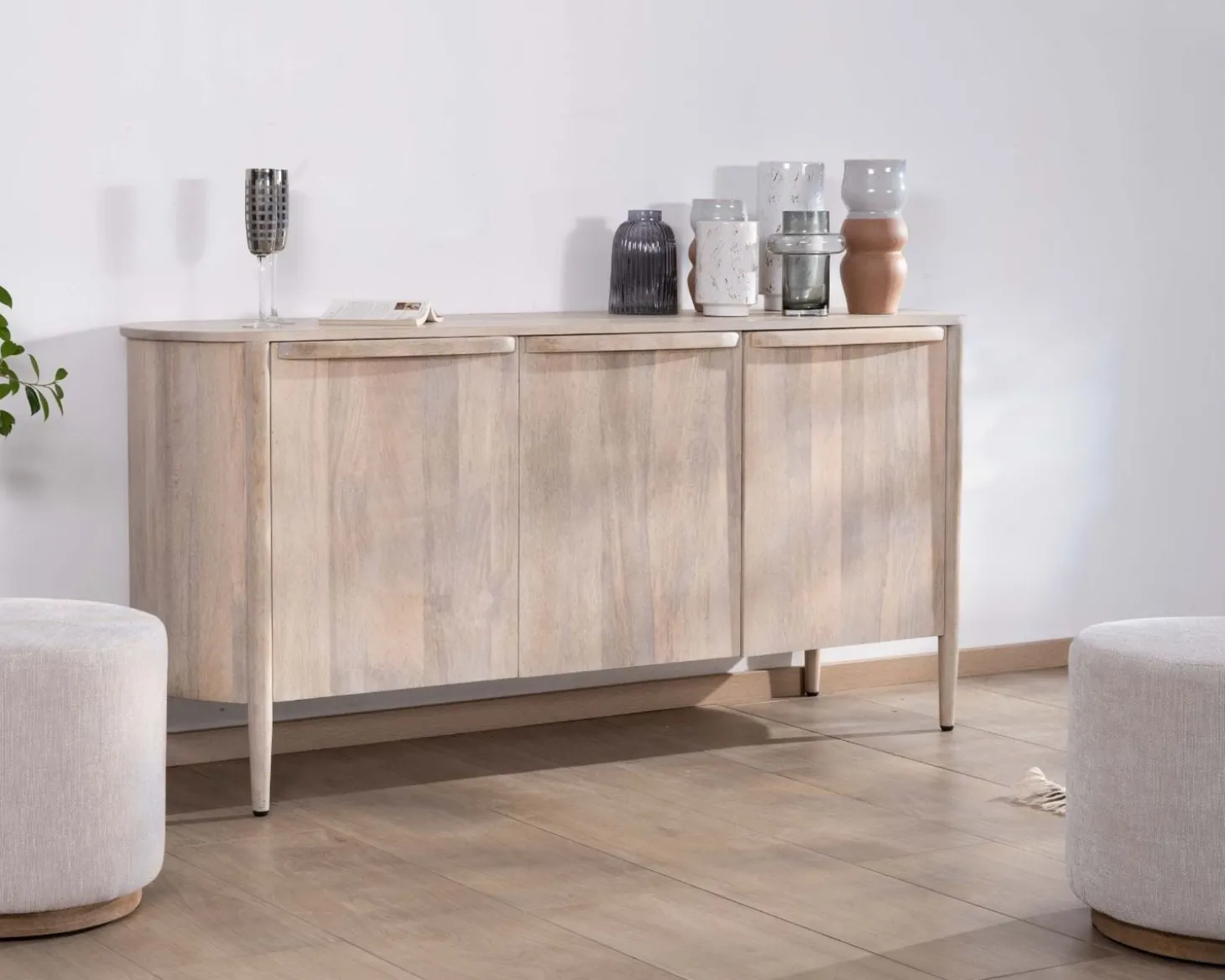Buffet 3 portes 175cm en manguier massif côtés arrondis "Manon"