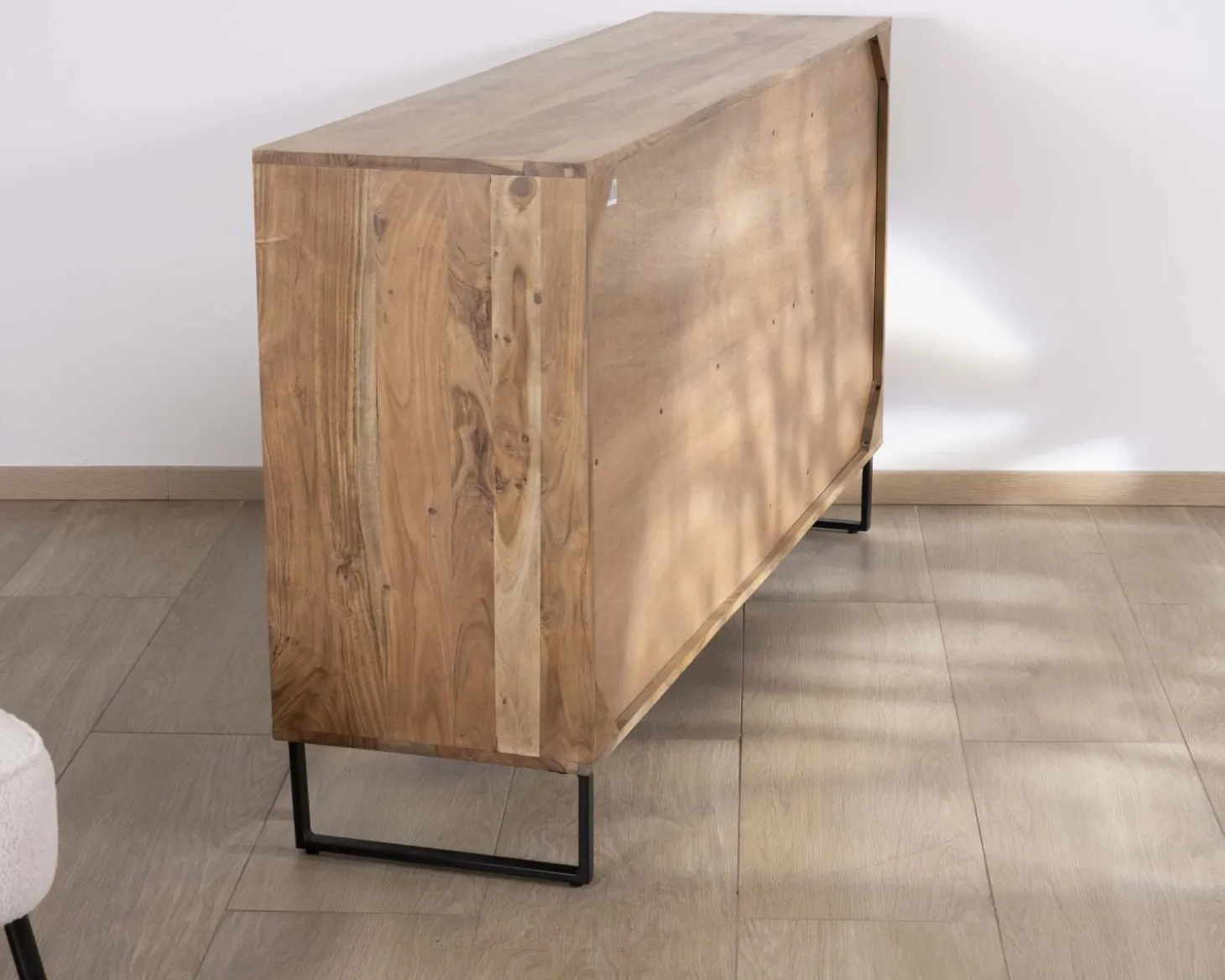 Buffet industriel 160 cm en acacia "Baltik" avec portes, tiroirs et niches
