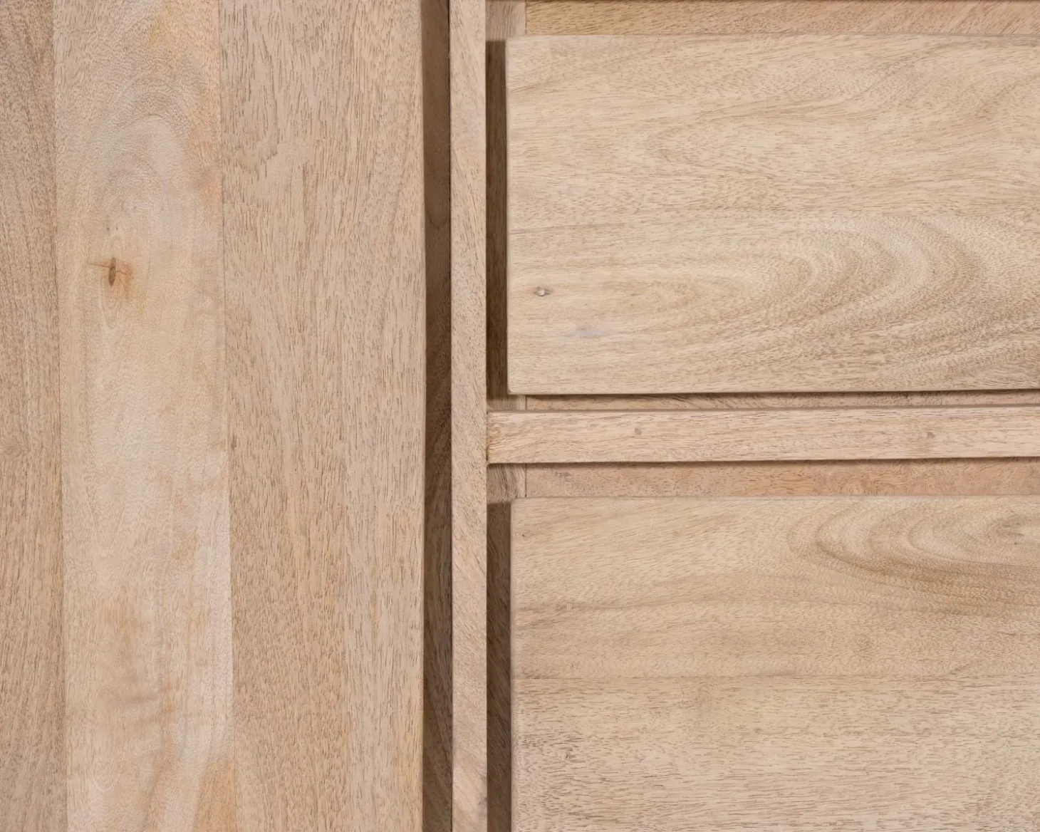 Buffet épuré en manguier massif 180 cm 3 portes et tiroirs "Gola"