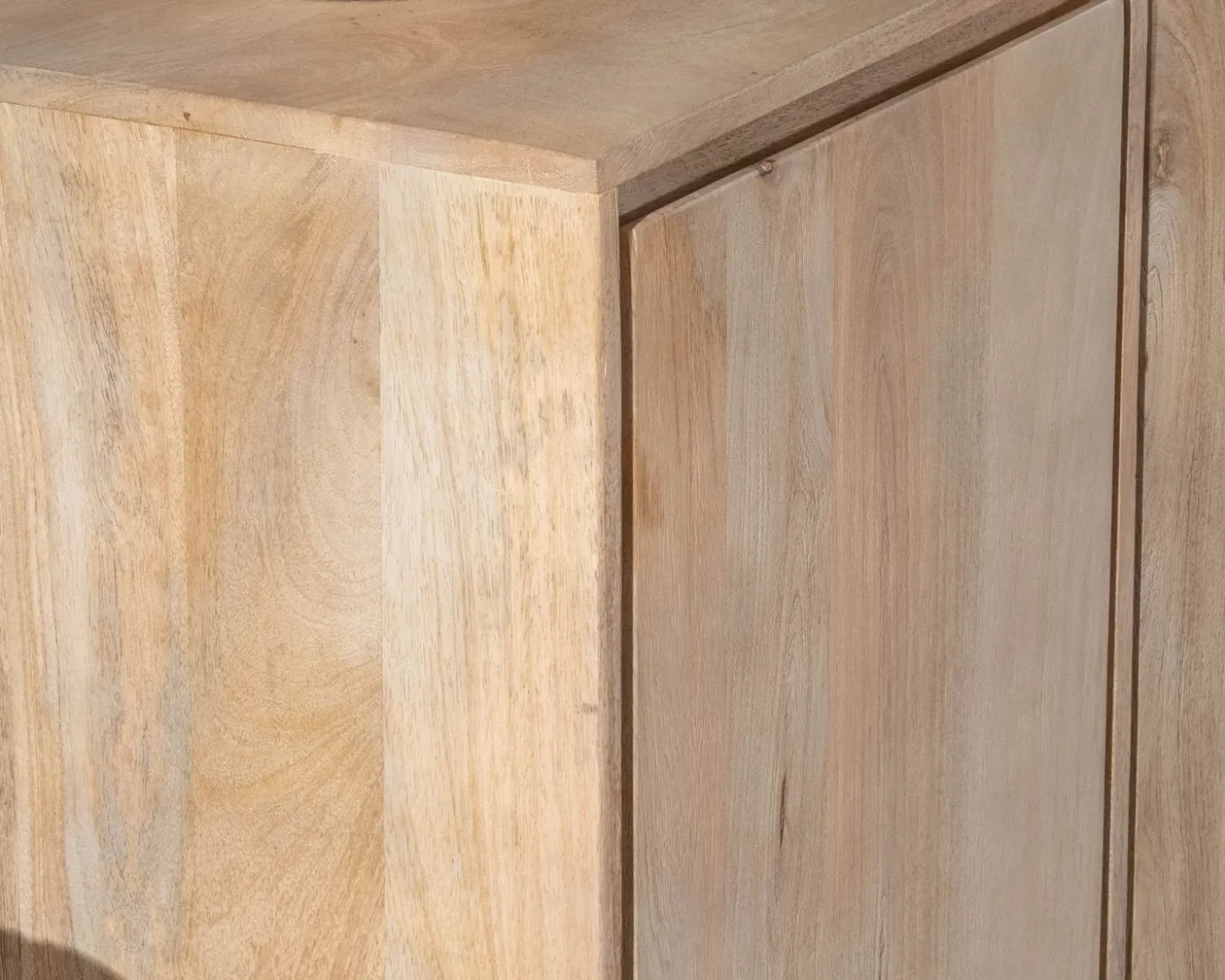 Buffet épuré en manguier massif 180 cm 3 portes et tiroirs "Gola"