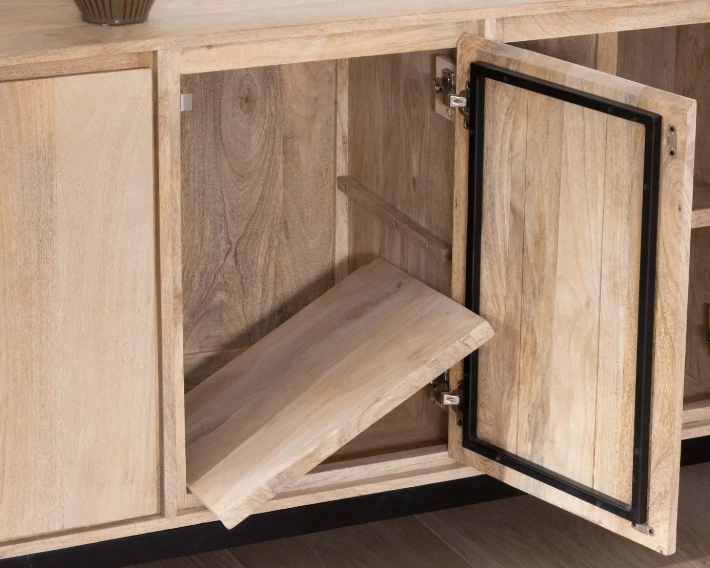 Buffet épuré en manguier massif 180 cm 3 portes et tiroirs "Gola"