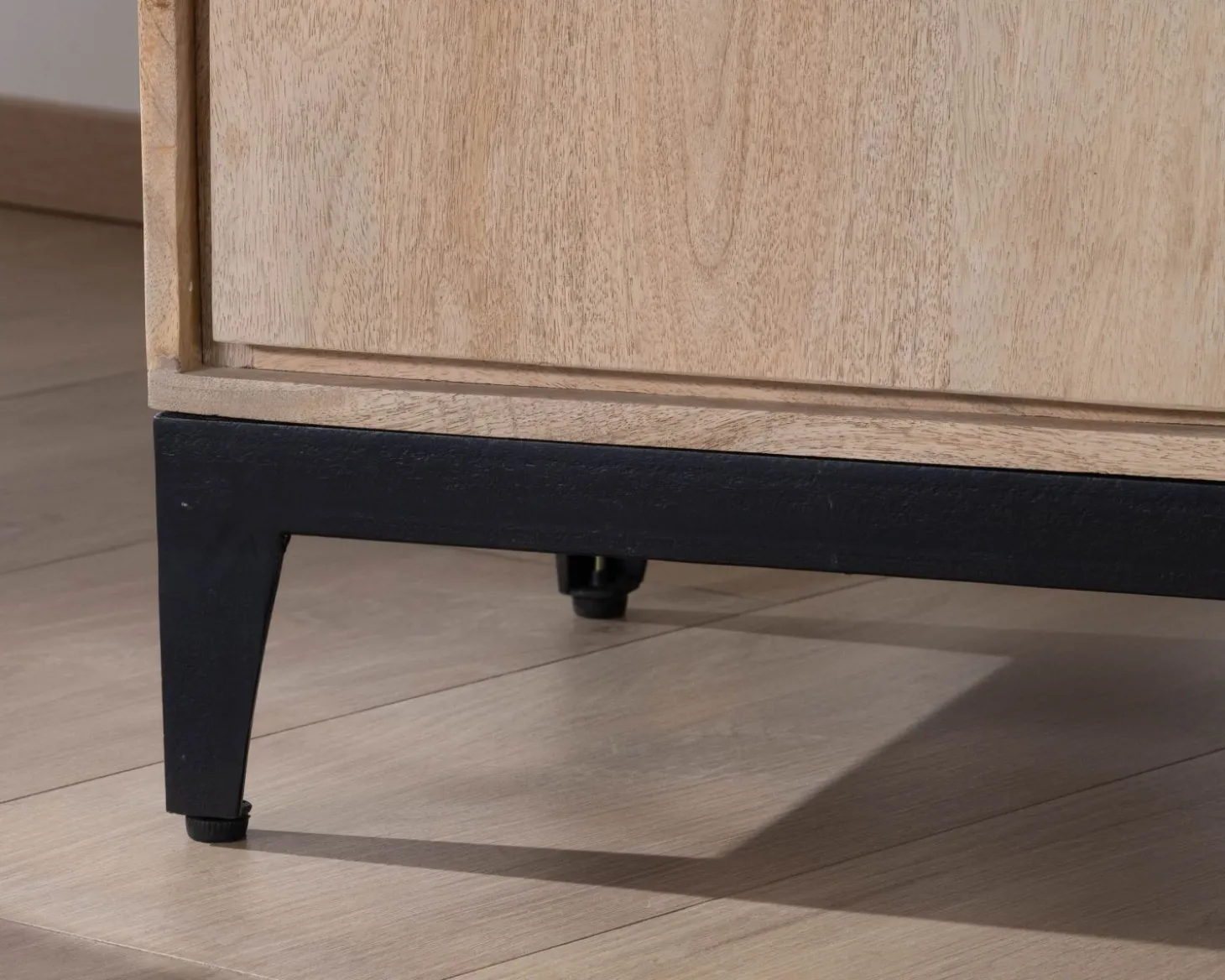 Buffet épuré en manguier massif 180 cm 3 portes et tiroirs "Gola"