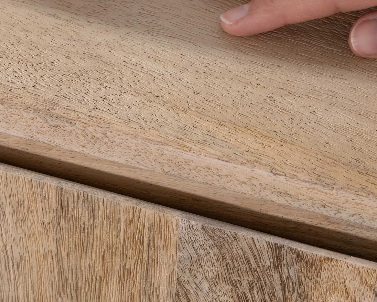 Buffet épuré en manguier massif 180 cm 3 portes et tiroirs "Gola"