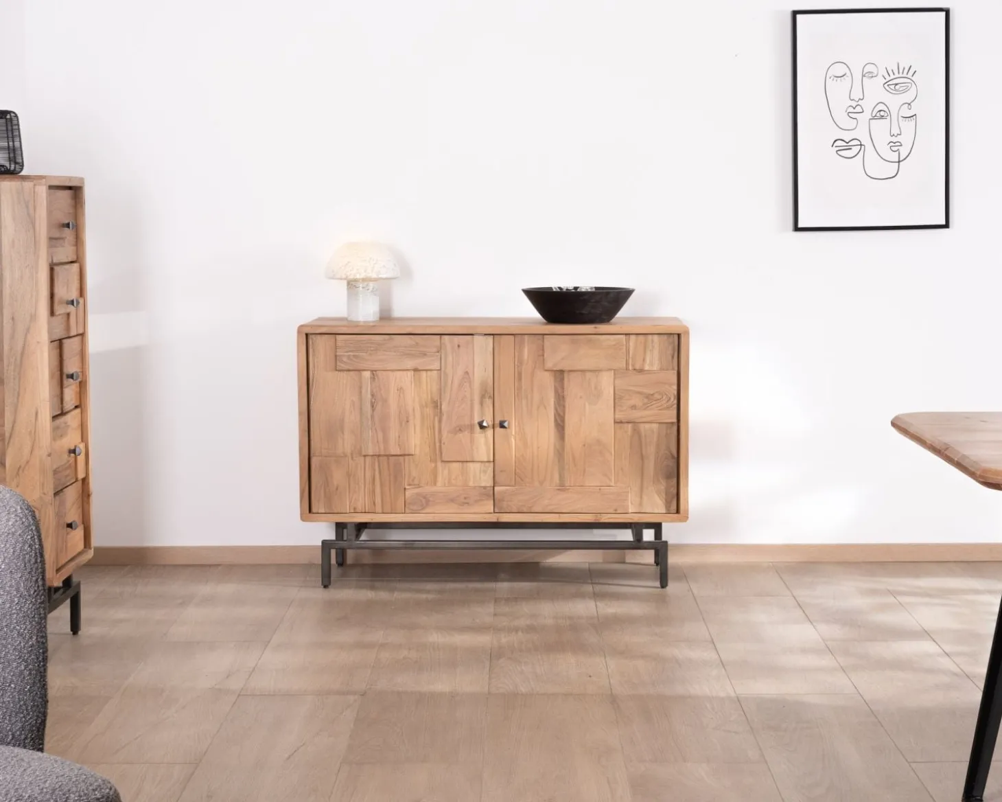 Buffet rétro 2 portes façades à empiècements en acacia "Puzzle" 120 cm