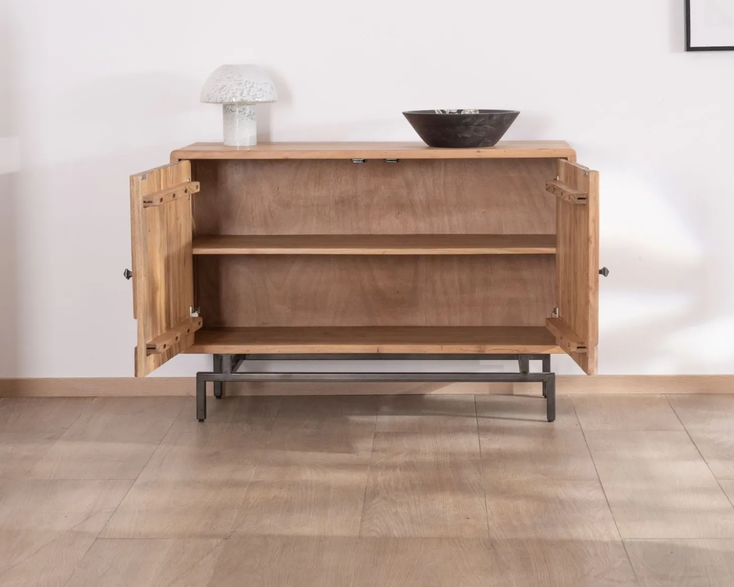 Buffet rétro 2 portes façades à empiècements en acacia "Puzzle" 120 cm