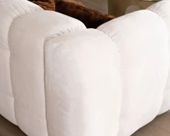 Canapé cocooning 3 places tissu bouclette blanc avec surpiqures 