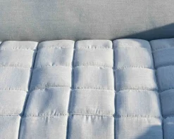 Canapé haut de gamme avec retour droit tissu Sunbrella gris clair 