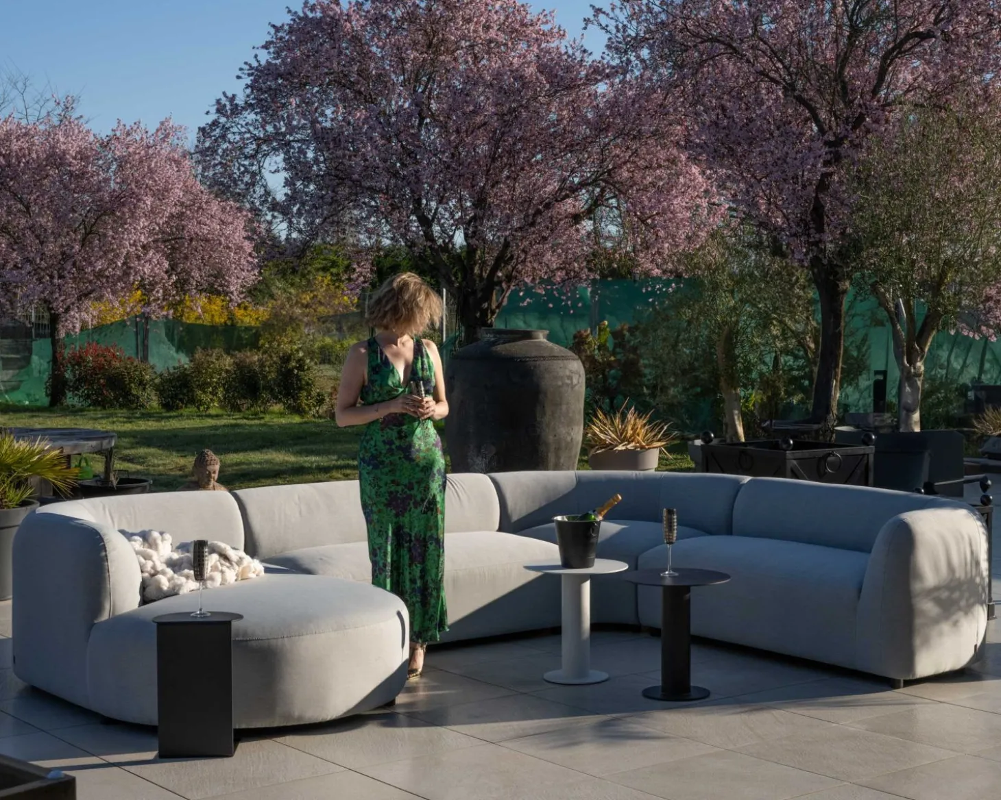 Canapé panoramique modulaire spécial extérieur en tissu gris clair "Kacang"