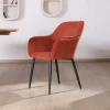 Chaise avec accoudoirs en velours rouge terracotta et pieds métal noir "Scotty"