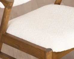 Chaise de repas design en frêne foncé et tissu bouclette 