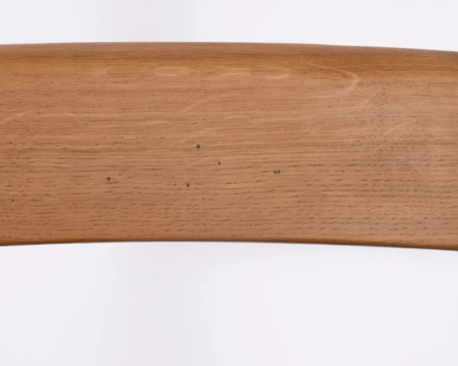Chaise de repas en chêne massif et assise tressée "Antique" esprit classique