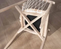 Chaise de repas noire en bois et corde tressée 