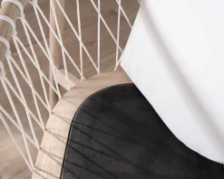 Chaise de repas noire en bois et corde tressée 