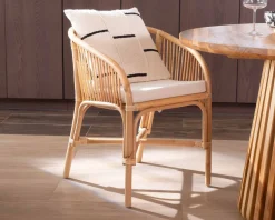 Chaise en rotin tressé 