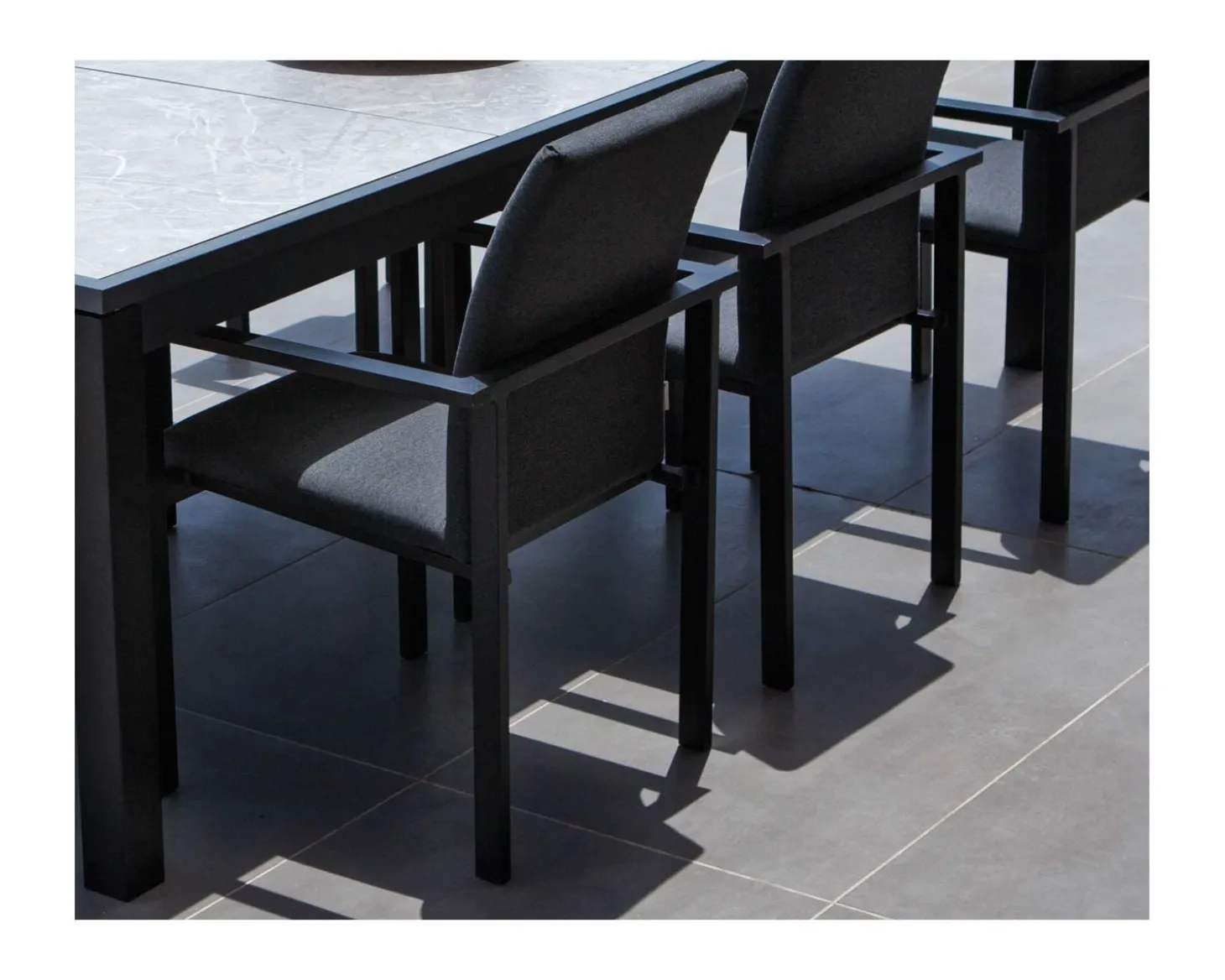 Chaise extérieure noire avec tissu Sunbrella "Terrasse"