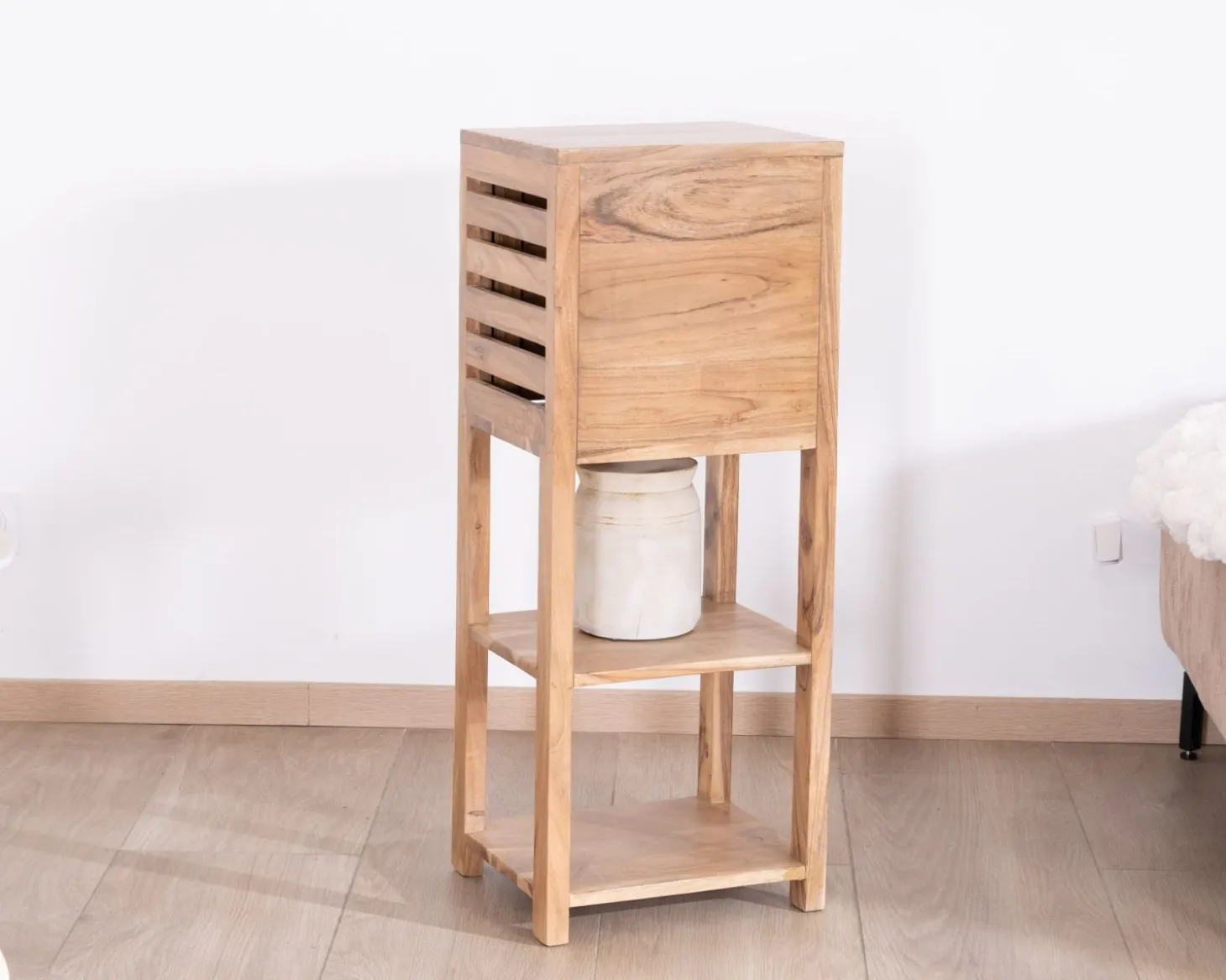 Etagère de rangement en acacia avec un compartiment en persienne "Conoa"