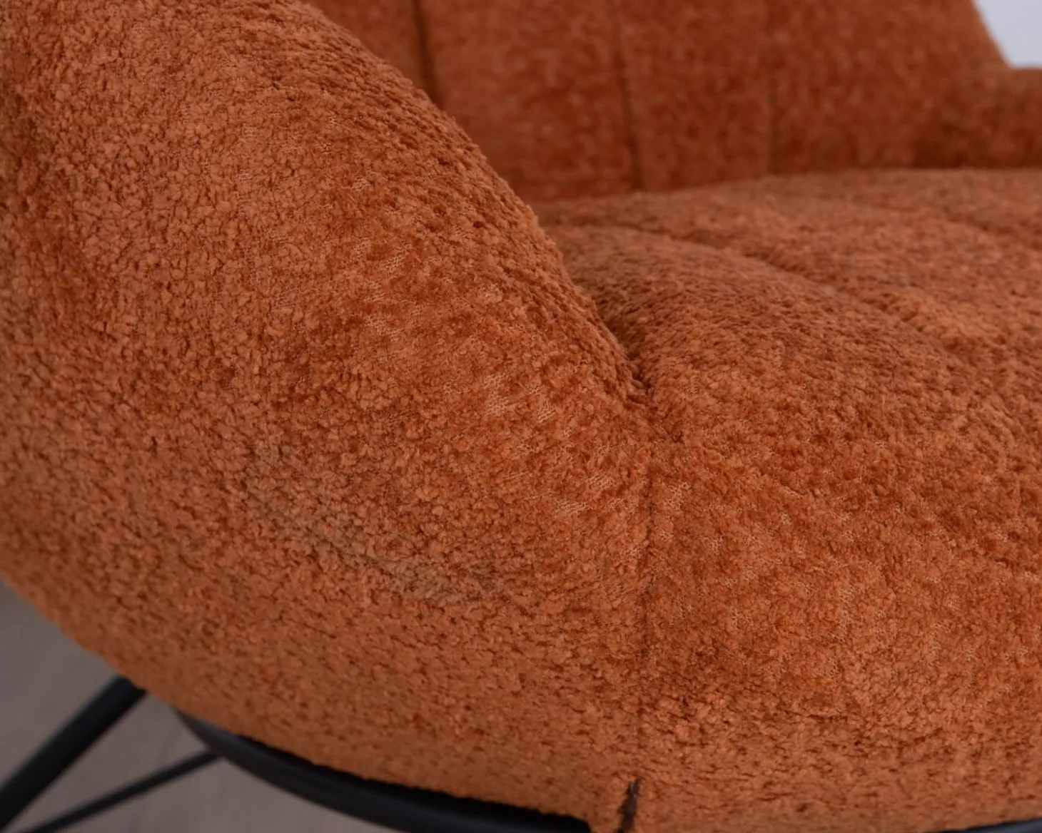 Fauteuil à bascule contemporain en tissu bouclette terracotta "Calista"