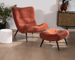 Fauteuil avec repose-pieds en tissu terracotta en velours 