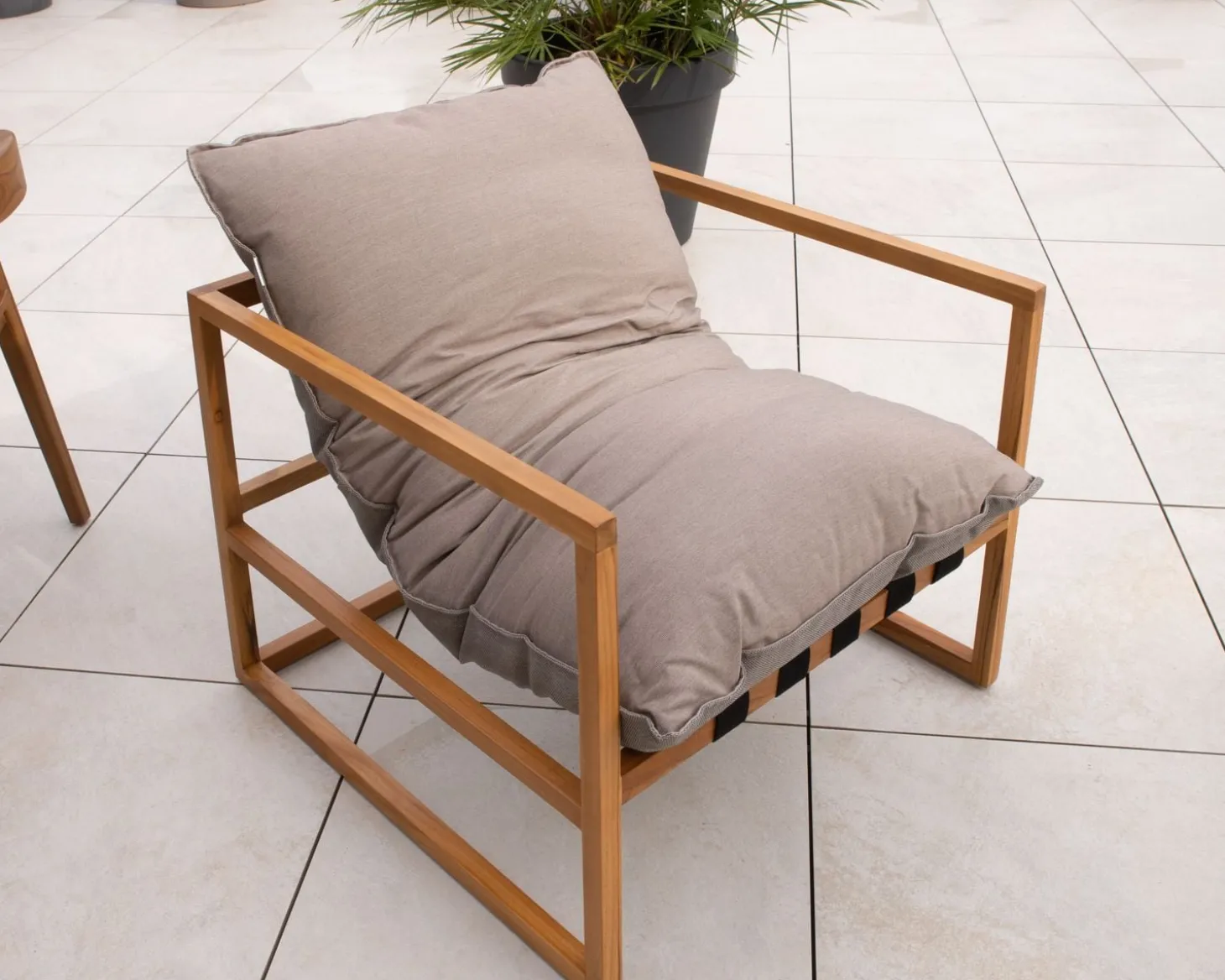 Fauteuil de jardin relax teck et tissu Sunbrella Taupe "Maluku Island"