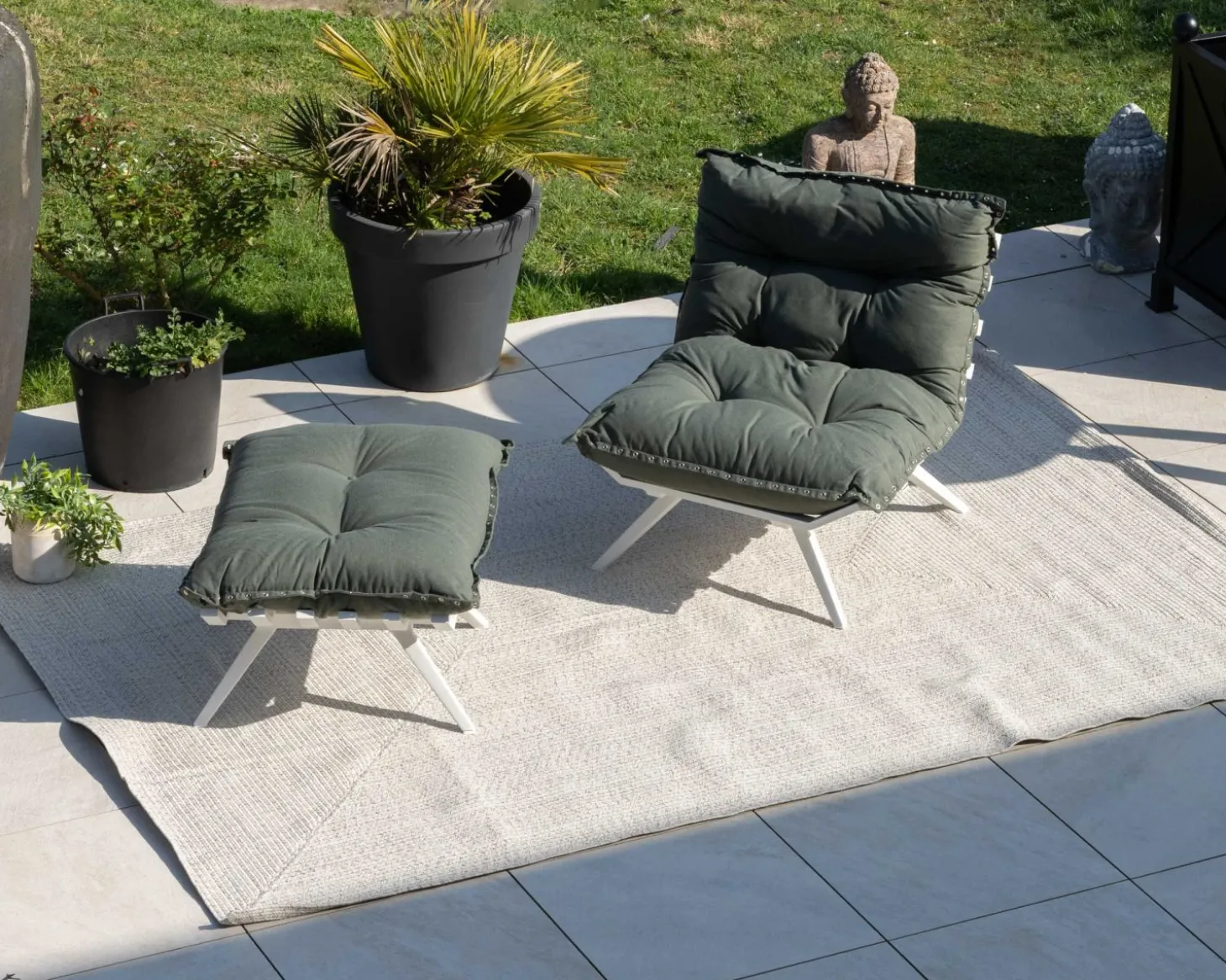 Fauteuil de jardin ultra confort en tissu vert kaki avec repose pieds modulaire "Lisca"