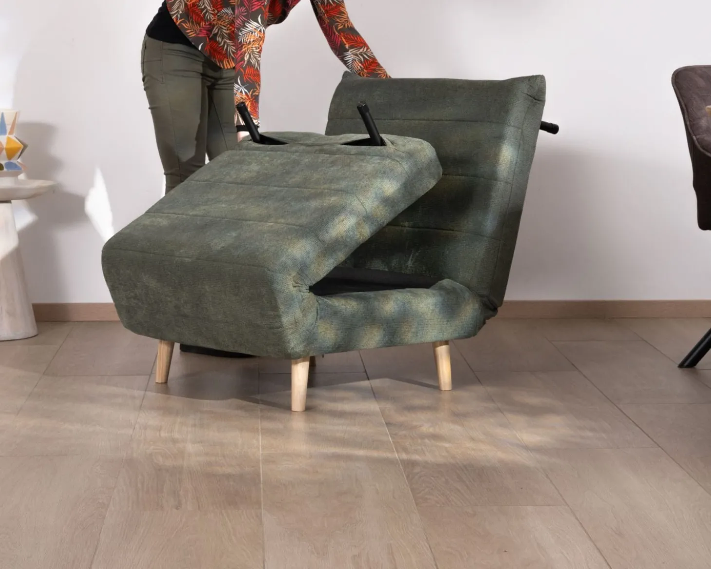 Fauteuil esprit vintage en tissu vert kaki "Folda" modulable 2 en 1