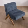 Fauteuil rétro tissu bleu foncé avec pieds bois boomerang "Tolga"