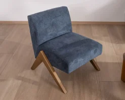 Fauteuil rétro tissu bleu foncé avec pieds bois boomerang "Tolga"