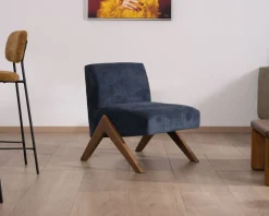 Fauteuil rétro tissu bleu foncé avec pieds bois boomerang 