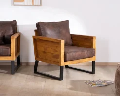 Fauteuil style club en teck et tissu aspect cuir "Roster"