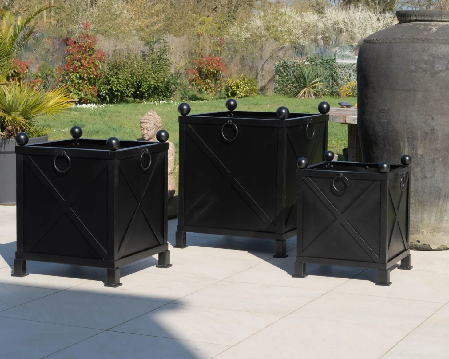 Grand bac cache pot décoratif 65 cm en métal noir "Gardénia"