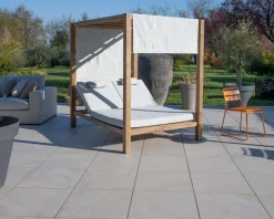 Lit de jardin en teck et tissu spécial extérieur gris clair 