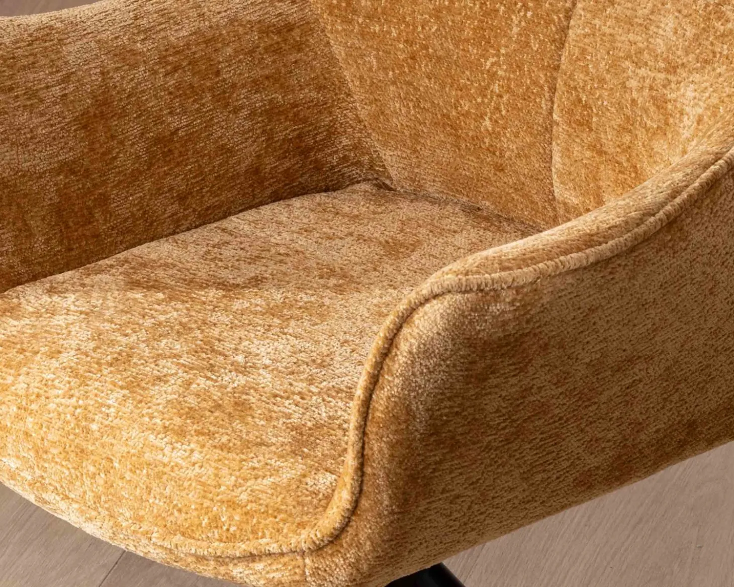 Lot de 2 chaises avec accoudoirs en tissu jaune et pied métal pivotant "Ewing"