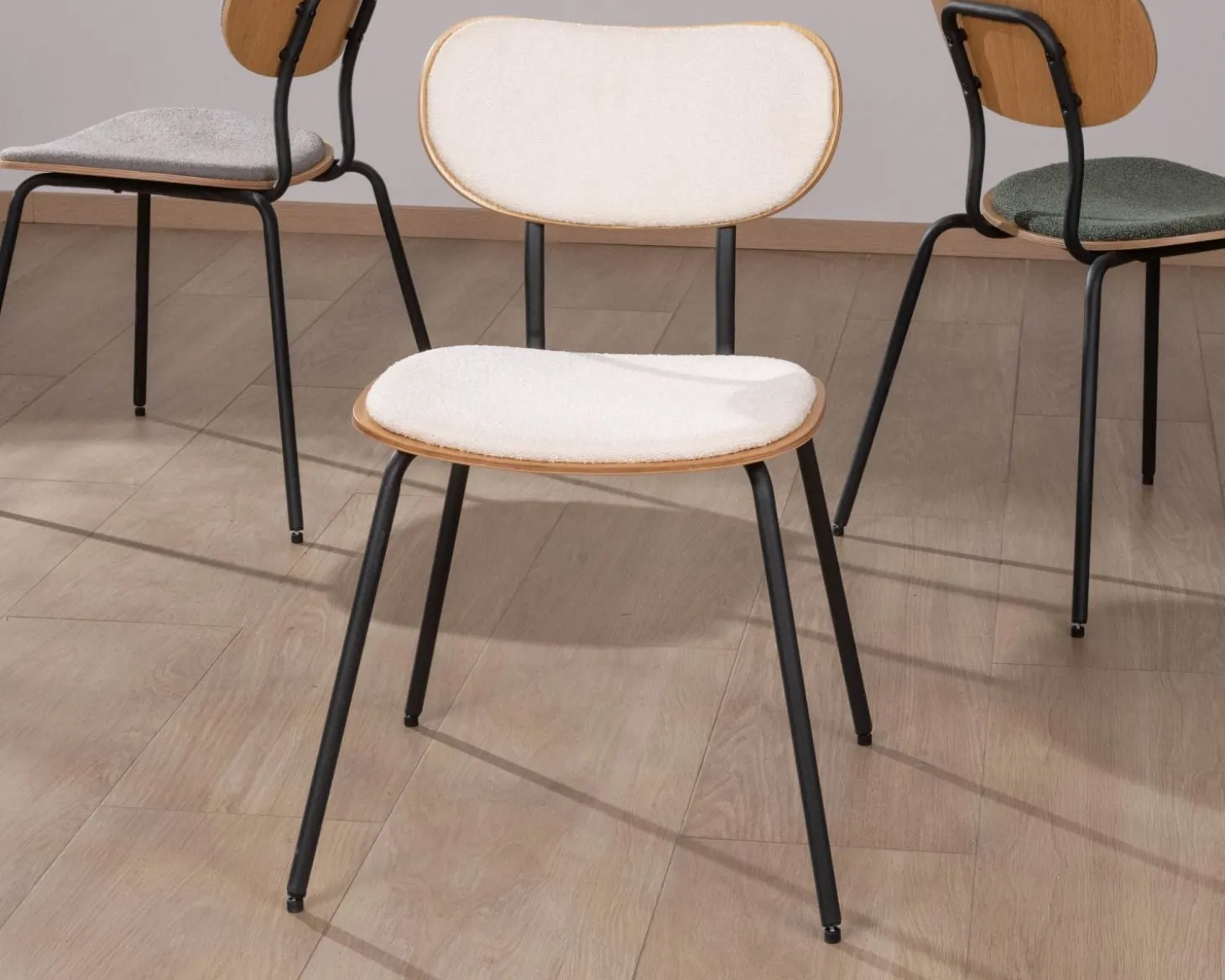 Lot de 4 chaises de repas "Lino" style rétro en tissu écru