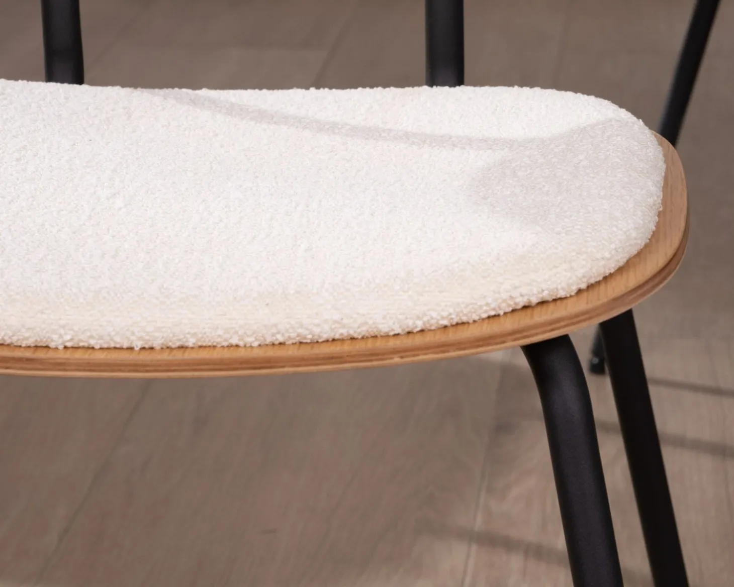 Lot de 4 chaises de repas "Lino" style rétro en tissu écru