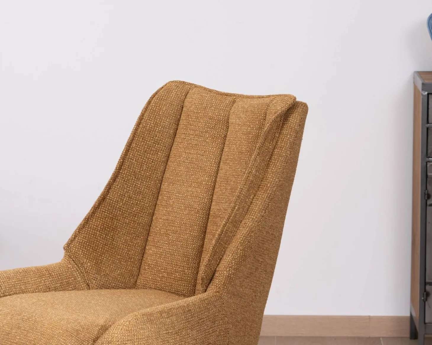 Lot de 2 chaises de repas pivotantes et matelassée en tissu moutarde "Webber"