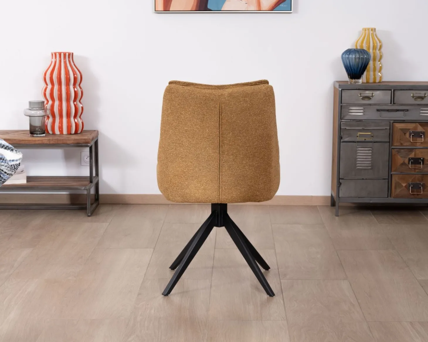 Lot de 2 chaises de repas pivotantes et matelassée en tissu moutarde "Webber"