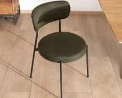 Lot de 2 chaises de repas en tissu vert olive et pieds métal design minimaliste 