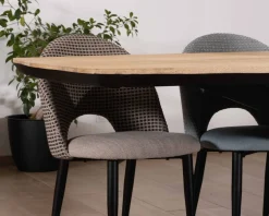 Lot de 2 chaises en tissu taupe et pieds métal laqué noir 
