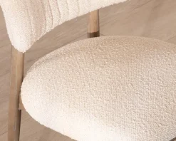 Lot de 2 chaises scandinaves en bois grisé et tissu bouclettes beige