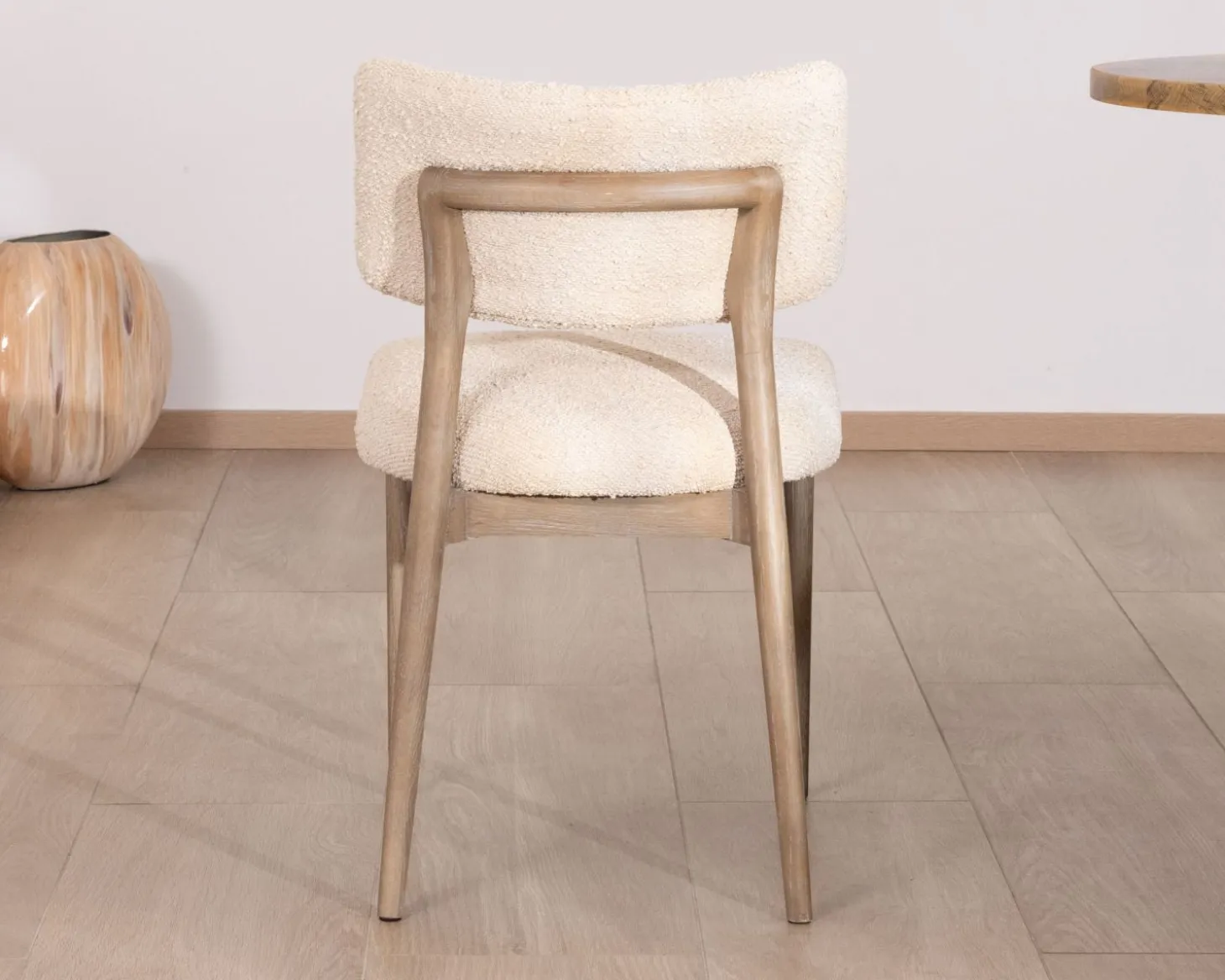 Lot de 2 chaises scandinaves en bois grisé et tissu bouclettes beige "Isadora"