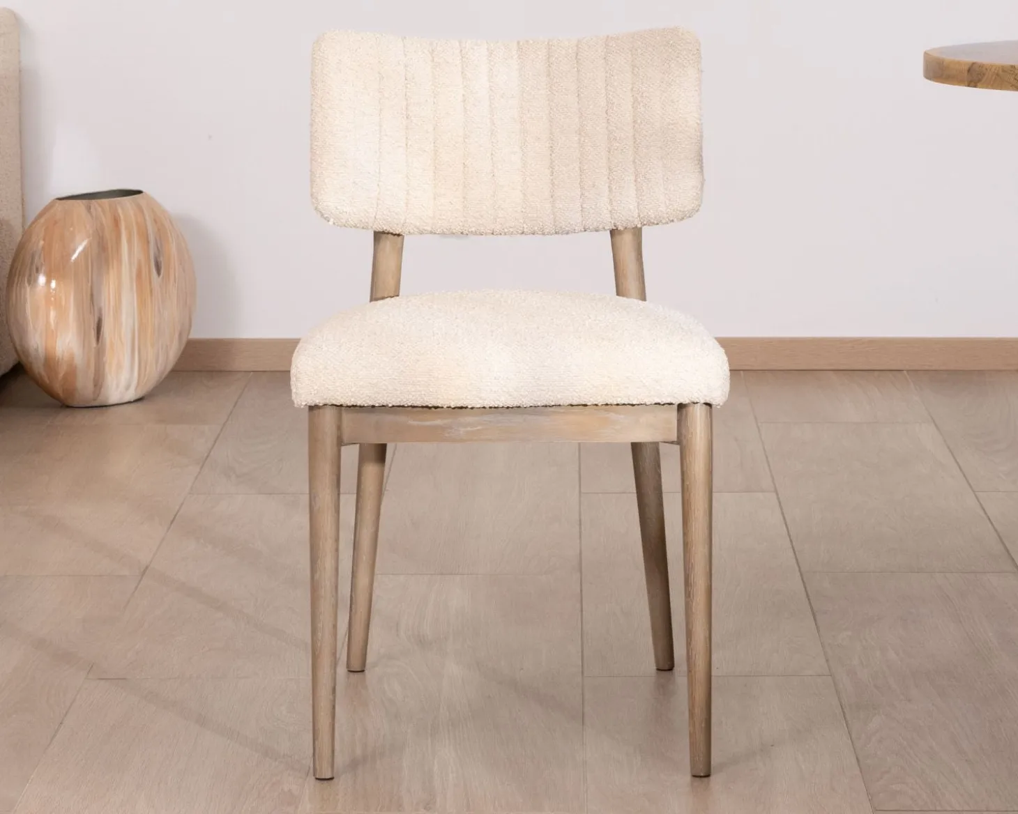 Lot de 2 chaises scandinaves en bois grisé et tissu bouclettes beige "Isadora"