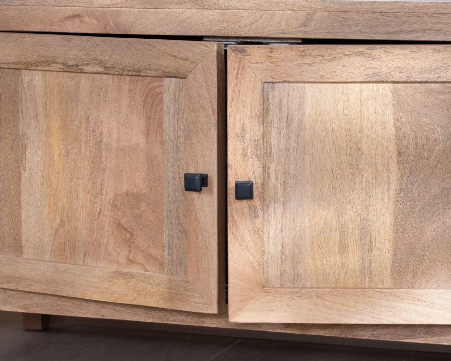 Meuble TV 160 cm en manguier "Maestro" avec double porte