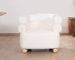 Petite chauffeuse en tissu bouclette blanc design 70's 