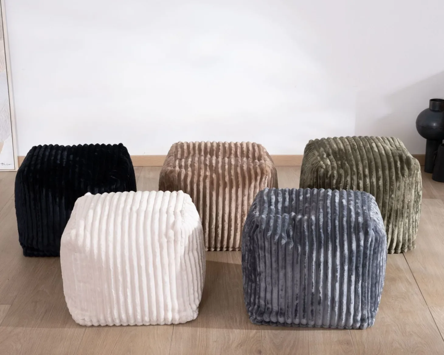 Pouf cubique en velours côtelé kaki "Lizard"