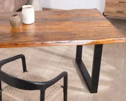 Table à manger en bois recyclé et pieds métal noir en U 